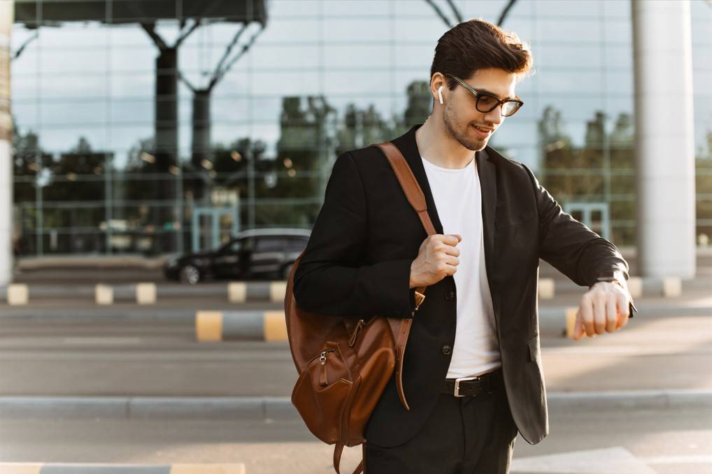 Stay Fresh Anywhere: Your Essential Men's Face Travel Kit